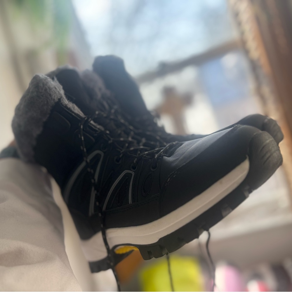 Women's Black Lace Up snow Boots
